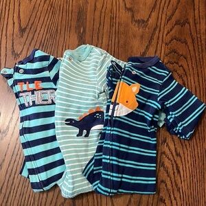Boys footed bodysuits. Size 9 months. 3 count.